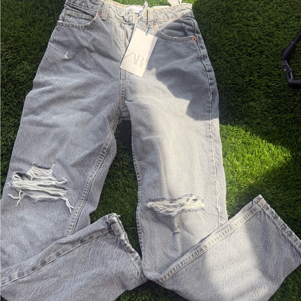 Zara women’s Gray Distressed mom Jeans